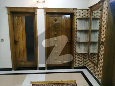 جی ۔ 13 اسلام آباد میں 4 کمروں کا 4 مرلہ مکان 1.0 لاکھ میں کرایہ پر دستیاب ہے۔