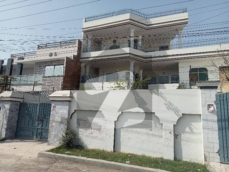 گلشنِ اقبال رحیم یار خان میں 8 کمروں کا 13 مرلہ مکان 1.85 کروڑ میں برائے فروخت۔