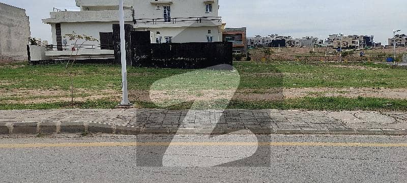 Sale 10 Marla Level Plot Bahria Town Phase 8 Sector i on investor Price