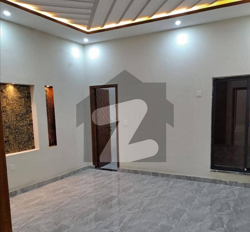 علامہ اقبال ٹاؤن لاہور میں 4 کمروں کا 5 مرلہ مکان 2.65 کروڑ میں برائے فروخت۔