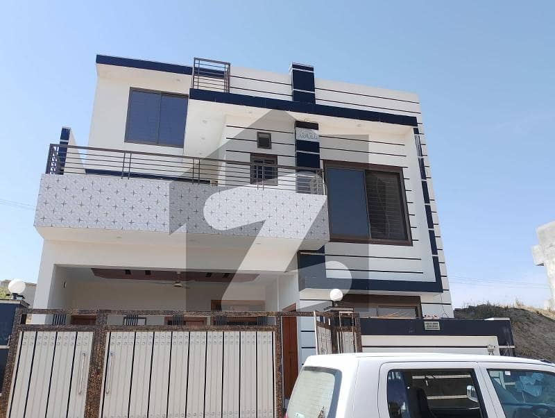 Mpchs d block B-17
8 Marla house for sale
near school market masjid park everything available on walking distance
no need car 
24/7 boring water electric meter available
gas meter applied
24/7 security
VIP location
close to main double road