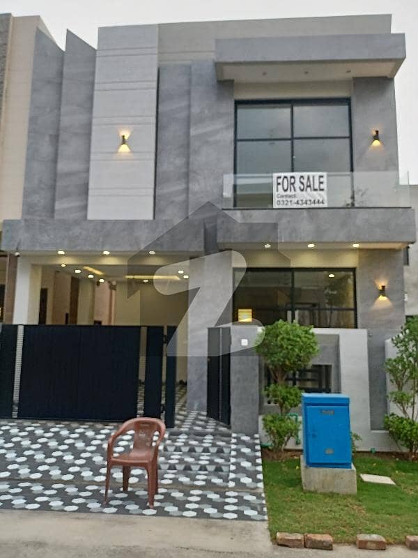 ڈی ایچ اے 9 ٹاؤن ڈیفنس (ڈی ایچ اے),لاہور میں 3 کمروں کا 5 مرلہ مکان 2.65 کروڑ میں برائے فروخت۔