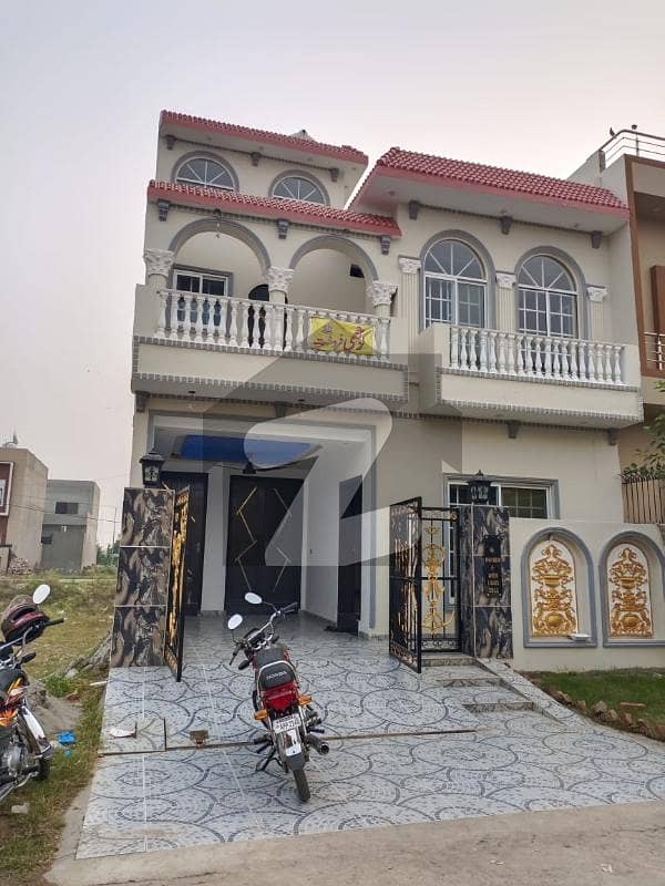 House In Khayaban-e-Amin Sized 5 Marla Is Available