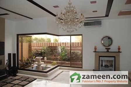 1 Kanal Great Palace like Bungalow For Sale in Phase 1 DHA