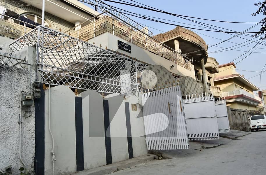 آفیسر کالونی میسرائل روڈ,راولپنڈی میں 8 کمروں کا 10 مرلہ مکان 2.79 کروڑ میں برائے فروخت۔