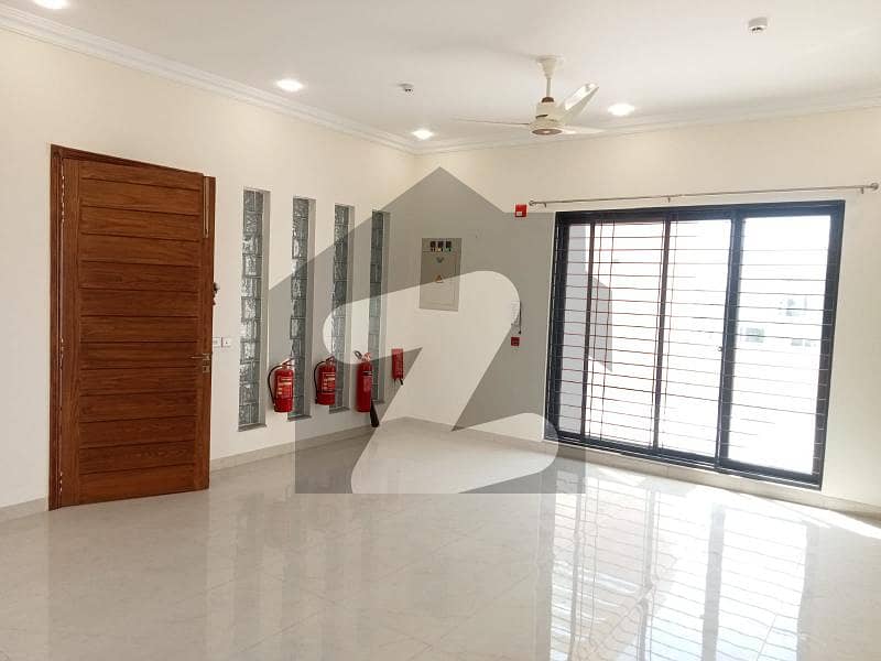1 Kanal Beautiful Upper Portion Lower Locked With Separate Entrance For Rent