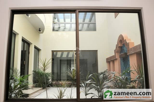 Johar Town - 1 Kanal Old House With 5 Bed Rooms And Attached Bath For Sale
