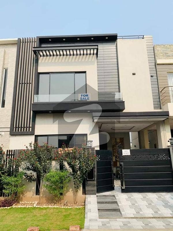 Full Luxurious 5 Marla Modern Design Full House Available For Sale In DHA 9 Town
