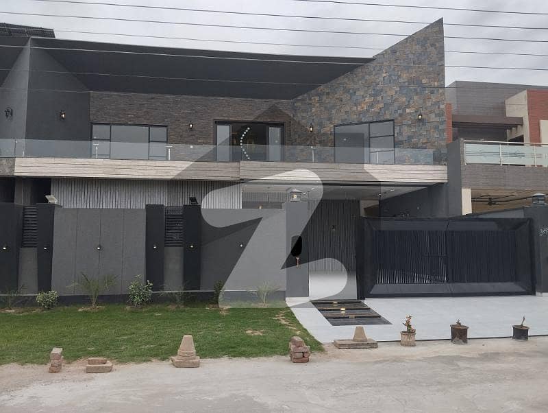 1 Kanal Double Story House at 60 Feet Road for Sale