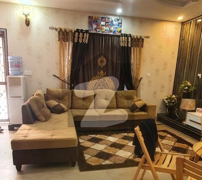 اعوان ٹاؤن لاہور میں 5 کمروں کا 10 مرلہ مکان 2.85 کروڑ میں برائے فروخت۔
