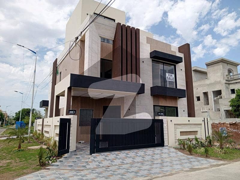 بینکرس ایوینیو کوآپریٹو ہاؤسنگ سوسائٹی لاہور میں 5 کمروں کا 10 مرلہ مکان 3.5 کروڑ میں برائے فروخت۔