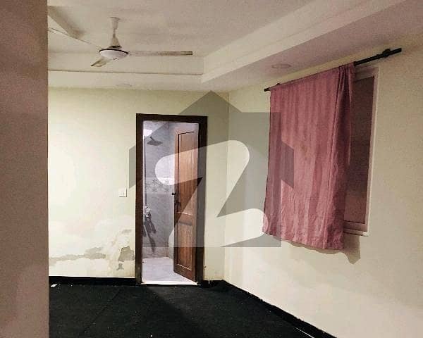 250 Square Feet Flat Is Available For Sale