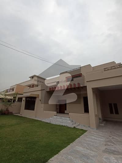 BEAUTIFUL HOUSE IN MAIN CANTT GATED COMPOUND
