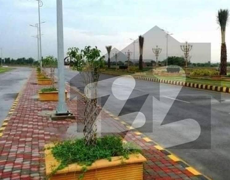 بحریہ آرچرڈ لاہور میں 5 مرلہ رہائشی پلاٹ 90.0 لاکھ میں برائے فروخت۔