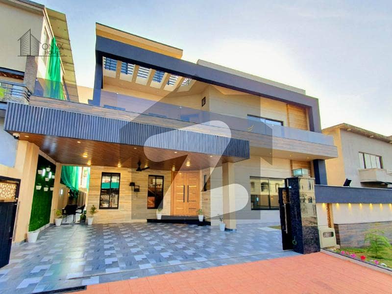 بحریہ ٹاؤن فیز 4 بحریہ ٹاؤن راولپنڈی,راولپنڈی میں 5 کمروں کا 1 کنال مکان 12.5 کروڑ میں برائے فروخت۔