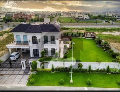 1 KANAL WHITE ROYAL BANGALOW WITH 1 KANAL LEVISH LAWN FOR SALE NEAR TO MCDONALDS.