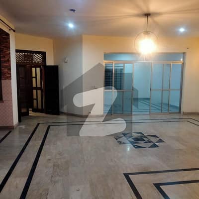 واپڈا ٹاؤن لاہور میں 5 کمروں کا 10 مرلہ مکان 1.5 لاکھ میں کرایہ پر دستیاب ہے۔