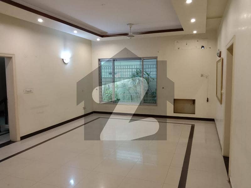 ڈی ایچ اے فیز 1 ڈیفنس (ڈی ایچ اے),لاہور میں 5 کمروں کا 1 کنال مکان 2.25 لاکھ میں کرایہ پر دستیاب ہے۔