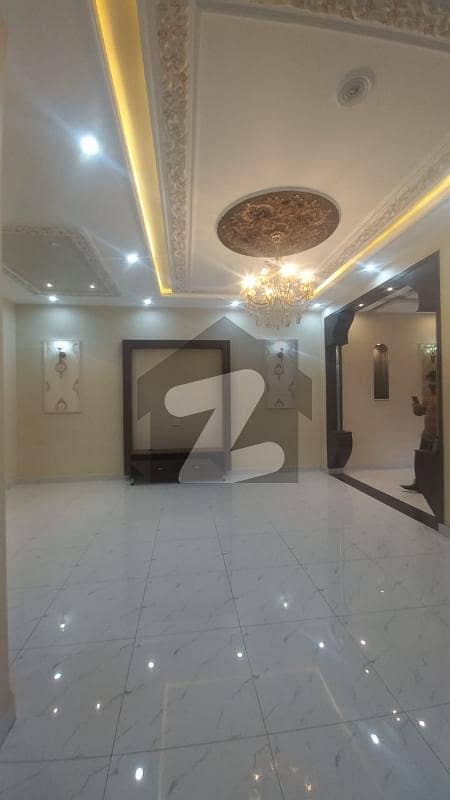 جوہر ٹاؤن فیز 2 جوہر ٹاؤن,لاہور میں 5 کمروں کا 5 مرلہ مکان 1.25 لاکھ میں کرایہ پر دستیاب ہے۔