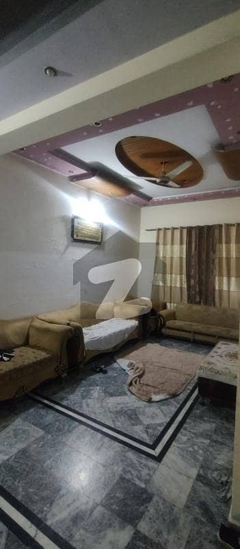 جوہر ٹاؤن لاہور میں 5 کمروں کا 5 مرلہ مکان 1.6 کروڑ میں برائے فروخت۔