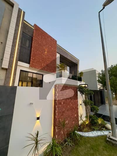 10 Marla Beautiful Modren House For Sale In Bahria Town Lahore