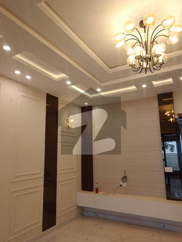 4 BEDS 8 MARLA BRAND NEW HOUSE FOR SALE LOCATED BAHRIA ORCHARD LAHORE