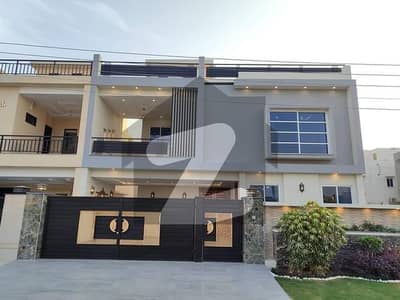 Buy A Beautiful 10 Marla Park Facing Ultra Modren House In Buch Villas Multan