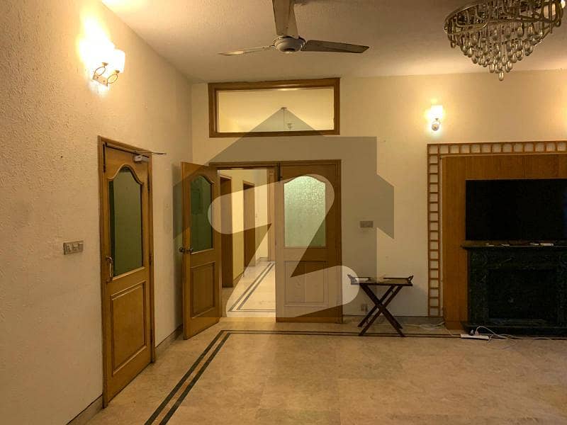 HOUSE VERY HOT PLACE FOR OFFICES IN GULBERY LAHORE