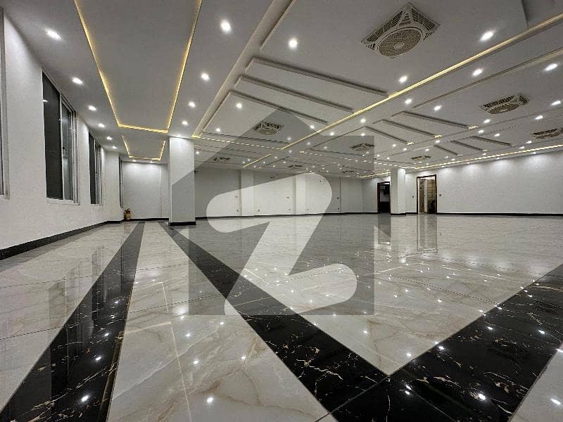 12 Marla Commercial Hall Available For Rent