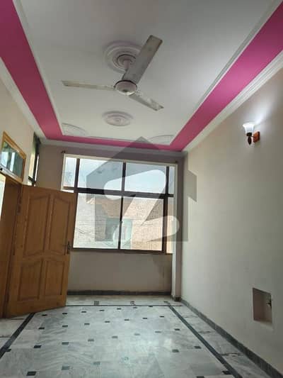ورسک روڈ پشاور میں 3 کمروں کا 5 مرلہ زیریں پورشن 28.0 ہزار میں کرایہ پر دستیاب ہے۔