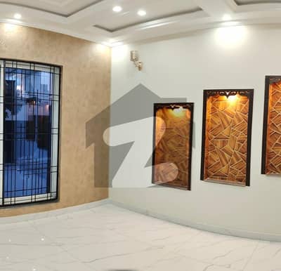 کینال ویلی مین کینال بینک روڈ,لاہور میں 4 کمروں کا 4 مرلہ مکان 1.45 کروڑ میں برائے فروخت۔