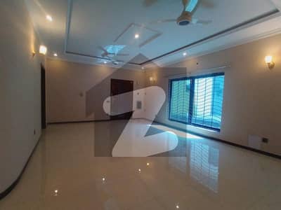 1 Kanal Prime location Upper Portion available for rent 85000 in dha phase 3