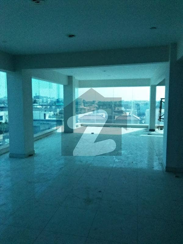 OFFICE AVAILABLE FOR RENT
GLASS ELEVATION, BIG HALL
