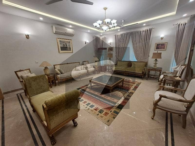 ایف ۔ 8 اسلام آباد میں 6 کمروں کا 1 کنال مکان 32.0 کروڑ میں برائے فروخت۔