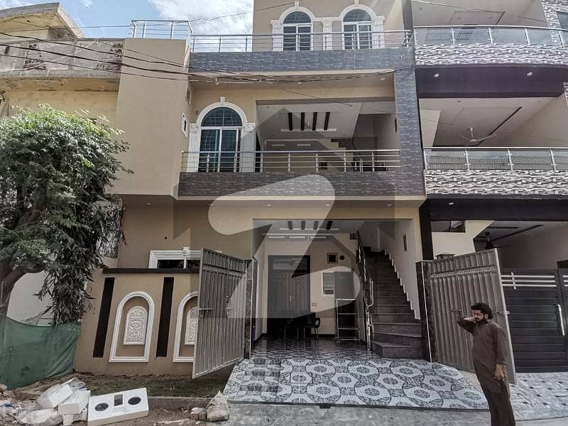 سن فورٹ گارڈنز لاہور میں 4 کمروں کا 5 مرلہ مکان 2.6 کروڑ میں برائے فروخت۔