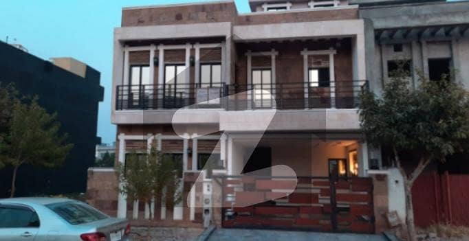 Bahria enclave 8 marla lower portion available for rent