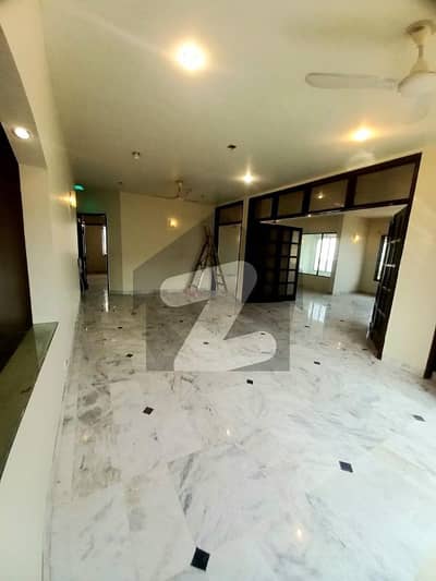 Recently Renovated Proper 2 Unit 6 Bedroom 500 Square Yards Bungalow On Peaceful Streets Of Zulfiqar DHA Phase 8 Zone A Is Available For Rent