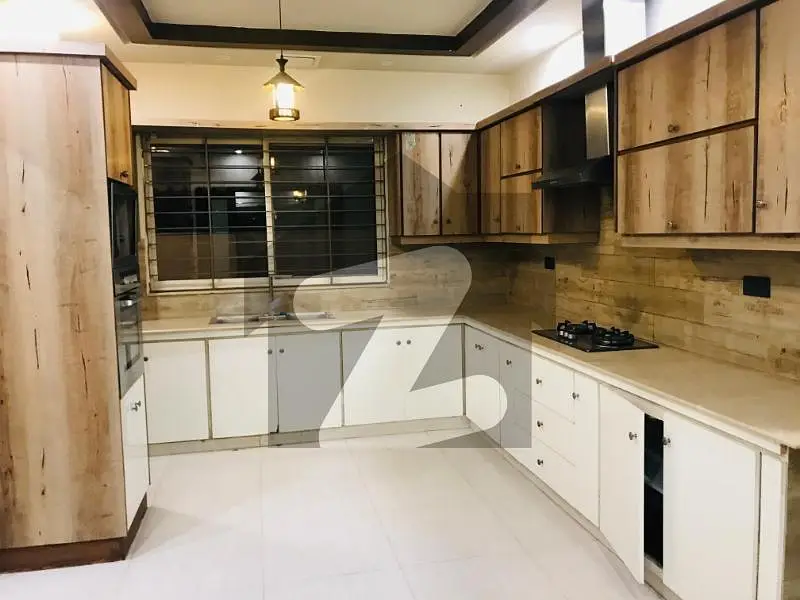 1 KANAL HOUSE AVAILABLE FOR RENT IN DHA PHASE 6 LAHORE