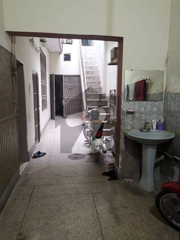والٹن روڈ لاہور میں 4 کمروں کا 5 مرلہ مکان 1.45 کروڑ میں برائے فروخت۔