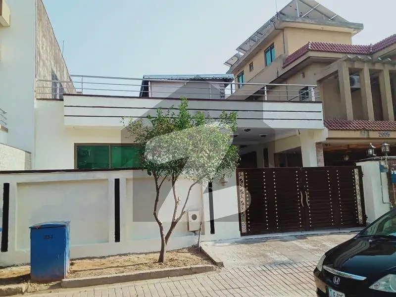 10 Marla Single storey double unit with Basement house available for Rent