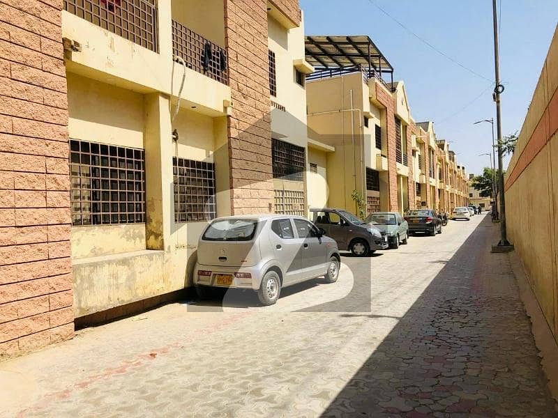فلکناز گولڈن پیبلز گلستانِ جوہر,کراچی میں 4 کمروں کا 5 مرلہ مکان 1.75 کروڑ میں برائے فروخت۔