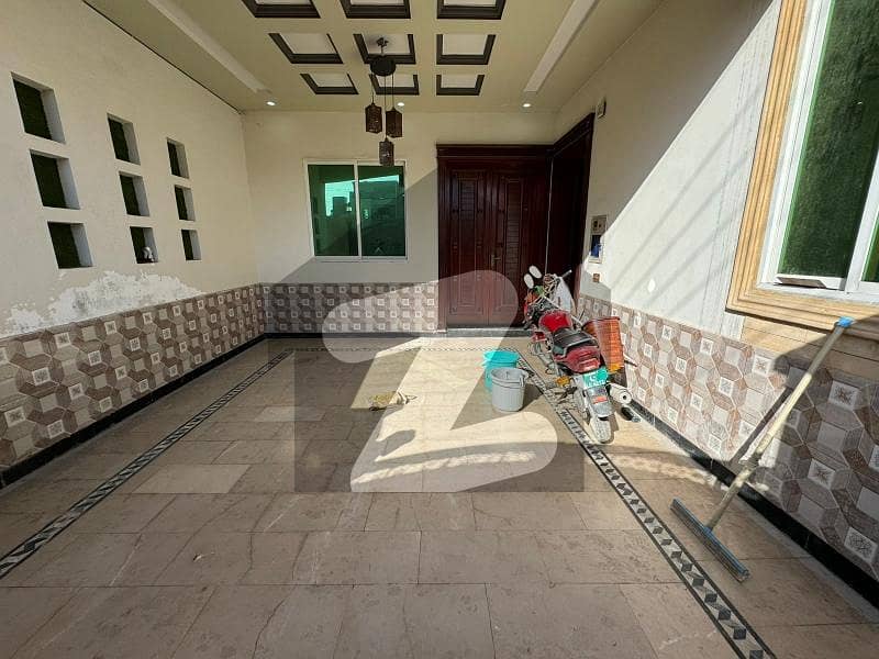 ورسک روڈ پشاور میں 6 کمروں کا 7 مرلہ مکان 65.0 ہزار میں کرایہ پر دستیاب ہے۔