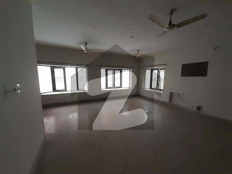 نیو لالہ زار راولپنڈی میں 3 کمروں کا 15 مرلہ مکان 4.0 کروڑ میں برائے فروخت۔