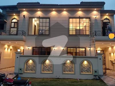 5 Marla Luxury Brand New House For Sale At Bankers Avenue Cooperative Housing Society ,