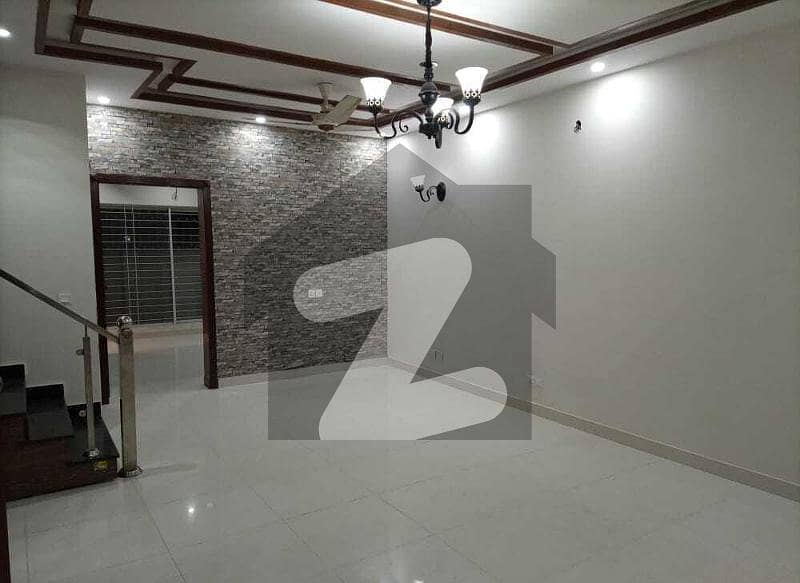 ڈی ایچ اے فیز 5 - بلاک ڈی فیز 5,ڈیفنس (ڈی ایچ اے),لاہور میں 3 کمروں کا 5 مرلہ مکان 1.15 لاکھ میں کرایہ پر دستیاب ہے۔