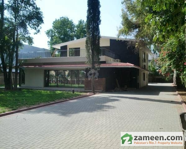 2 Parking Area & House View 