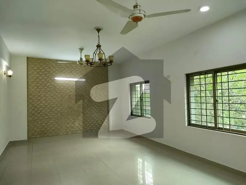 SUPERBLY Prepared & CHEAPEST 3 Bed Flat On 1st Floor For SALE In Askari 11 Lahore