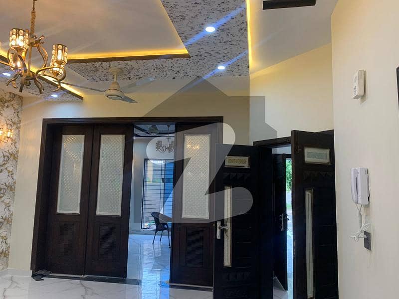 8 MARLA BRAND NEW BEAUTIFULL LUXURY FULL HOUSE FOR SALE AT VERY HOT LOCATION IN PHASE 2 BAHRIA ORCHARD LAHORE