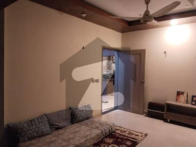 کلفٹن ۔ بلاک 1 کلفٹن,کراچی میں 3 کمروں کا 9 مرلہ فلیٹ 3.0 کروڑ میں برائے فروخت۔