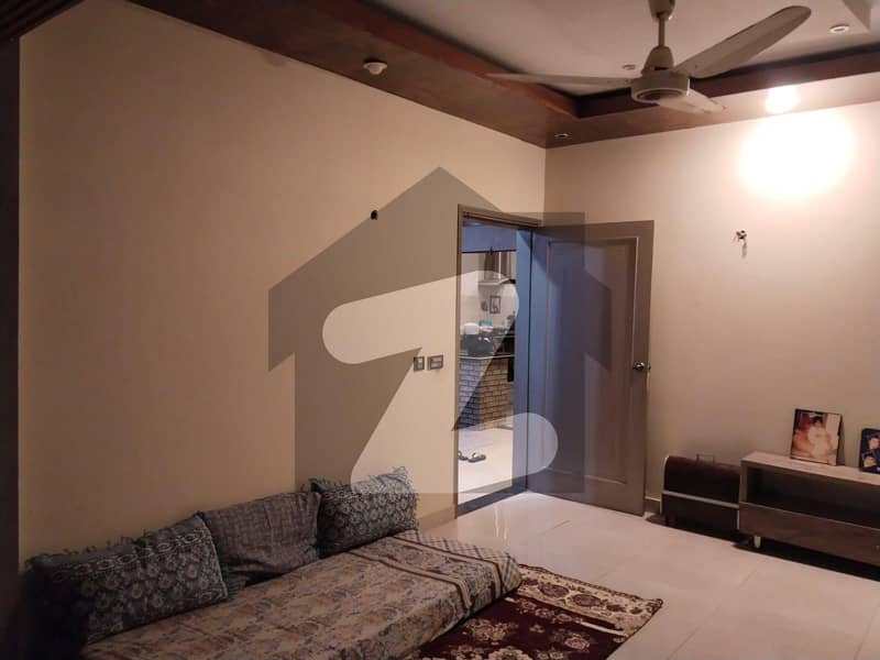 کلفٹن ۔ بلاک 1 کلفٹن,کراچی میں 3 کمروں کا 9 مرلہ فلیٹ 3.0 کروڑ میں برائے فروخت۔